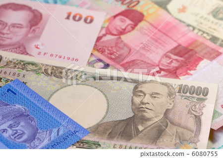 Southeast Asian bills and 10,000 yen notes Southeast Asian bills and 10,000 yen notes 6080755