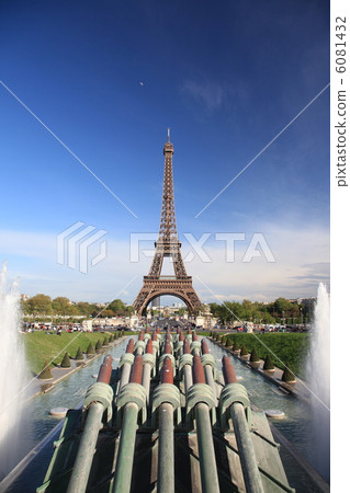 View of the Eiffel Tower from the Château de Champagne 6081432