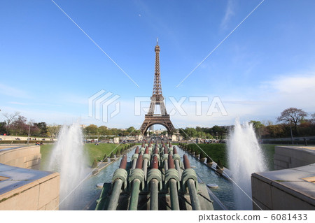 View of the Eiffel Tower from the Château de Champagne 6081433