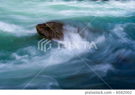Azure stormy water background 6082002
