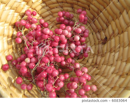 Pink pepper Pink pepper 6083064