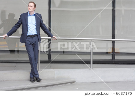 Confident businessman 6087170