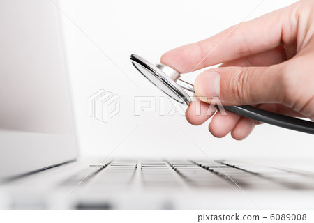 聽診器和便攜式計算機 6089008