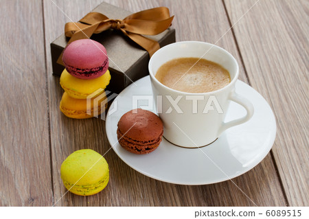 cup of coffee with macaroons 6089515