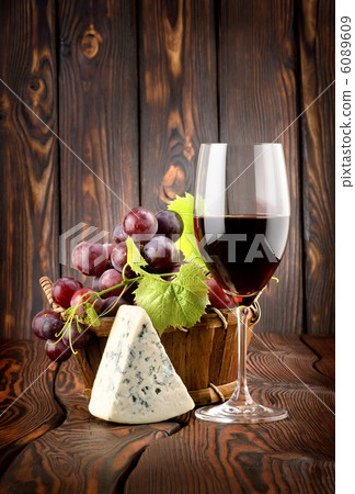 Wine and blue cheese 6089609