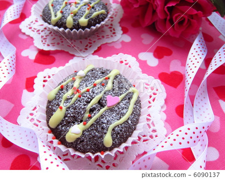 情人節手工製作的巧克力蛋糕 情人節手工製作的巧克力蛋糕 6090137