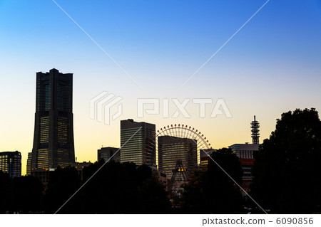 橫濱港未來的晚上風景(從紅磚公園附近) 橫濱港未來的晚上風景(從紅磚公園附近) 6090856