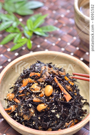 simmered hijiki  6091582
