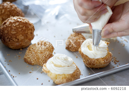 Make a cream puff 6092218