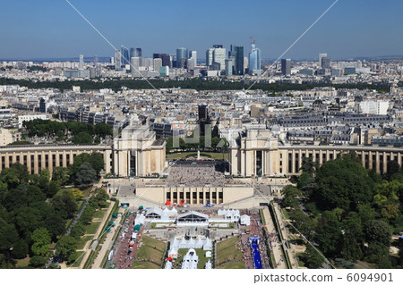 View of Palais de Chaillot from the Eiffel Tower 6094901