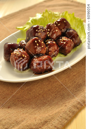 Sweet and sour sauce meat dumplings 6096054