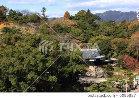 在2012年秋末，俯瞰高知城堡的表演門.11.19射擊 6096887