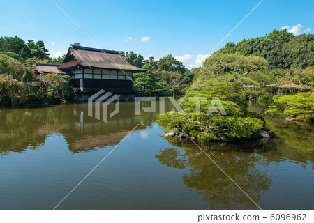 Heian Shingu Shrine Naomiyokan和Suseo Pond Heian Shingu Shrine Naomiyokan和Suseo Pond 6096962