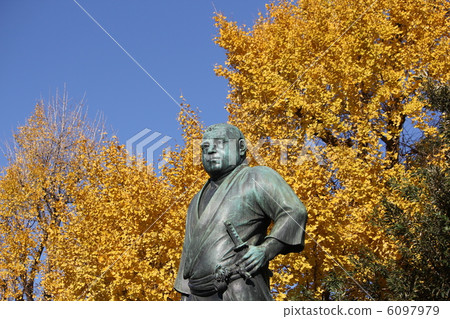 Saigo Riki Statue of late autumn 6097979