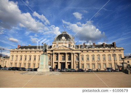 Old Military Academy in Paris 6100679