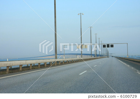 Bridge connecting Sweden and Denmark Bridge connecting Sweden and Denmark 6100729