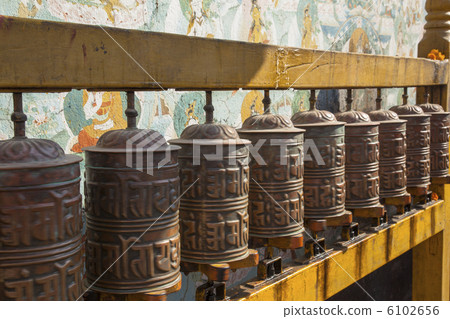 Bodhanath寺的法力車 6102656