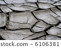 Dirty and cracked earth 6106381