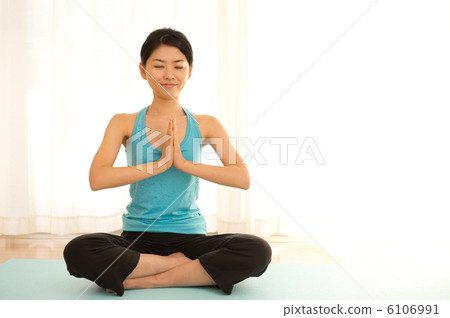 Women who do yoga Women who do yoga 6106991