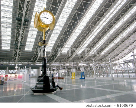 Space-time plaza 6108679