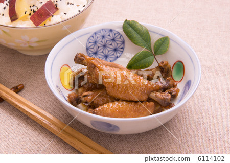 Simmered chicken wings with vinegar soy sauce Simmered chicken wings with vinegar soy sauce 6114102
