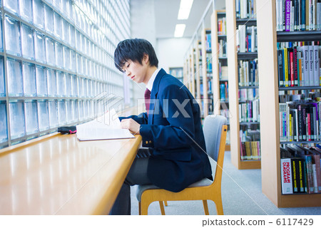 High school students studying in the library 6117429