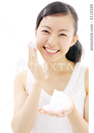 Washing face girl Washing face girl 6118389