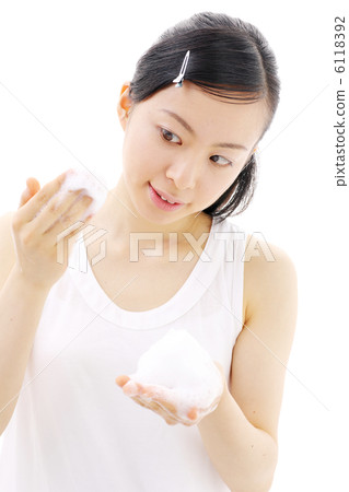 Washing face girl 6118392