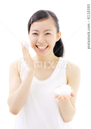Washing face girl 6118393
