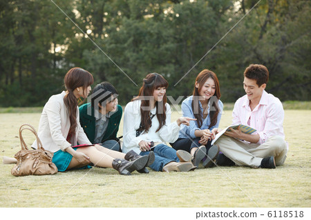 College student campus image 6118518