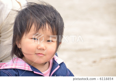 Girls looking at the camera 6118854