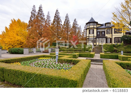 Yokohama Yamate Italian Garden: Diplomat's House and Autumn Leaves Yokohama Yamate Italian Garden: Diplomat's House and Autumn Leaves 6118883