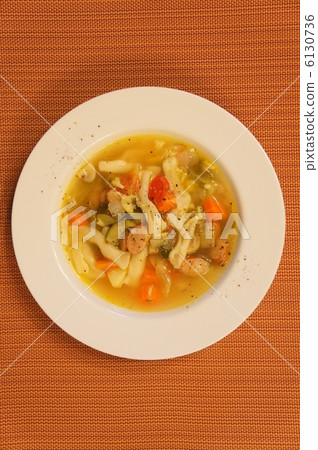 Minced crown of hand-crafted vegetables and minestrone 6130736