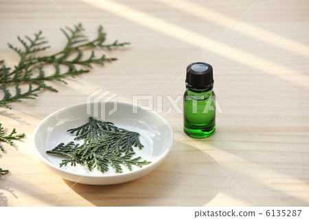 Hinoki essential oil 6135287