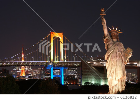 Night view "Rainbow Bridge / Tokyo Tower / Statue of Liberty" 6136922