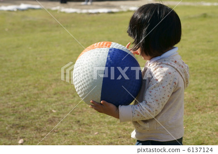 打球的女孩 6137124