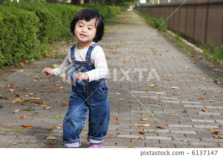 跑步的女孩 跑步的女孩 6137147