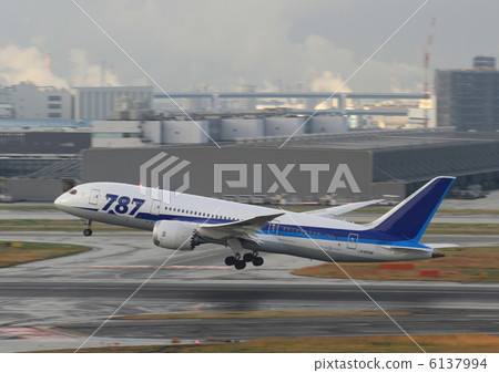 在雨中起飛 在雨中起飛 6137994