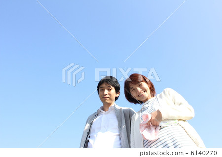 Blue sky couple Blue sky couple 6140270
