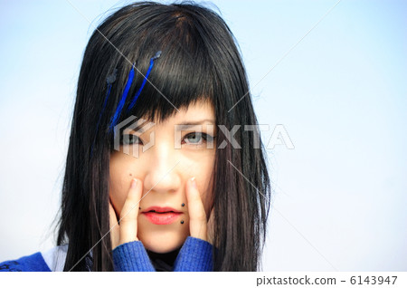 blue-eyed brunette blue-eyed brunette 6143947