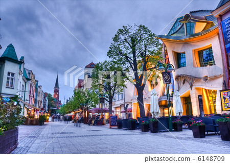 crooked house crooked house 6148709