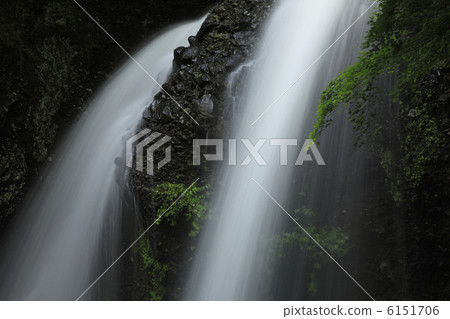 Waterfall of the moon wait Fresh green bluish cross across the back seeing waterfall Cruising falls Twenty-three night faith 6151706