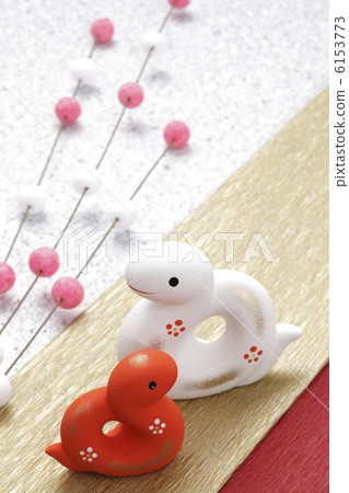 Flower cake and snake 6153773