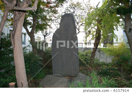 參觀北野神社，那裡有一頭像牛的石頭是神學的身體 6157914