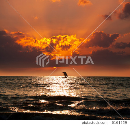 Sea sunset 6161359