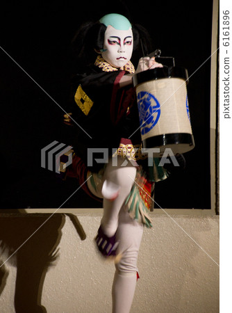 Japanese traditional beauty _ a young boy who dances in the kabuki guys 6161896