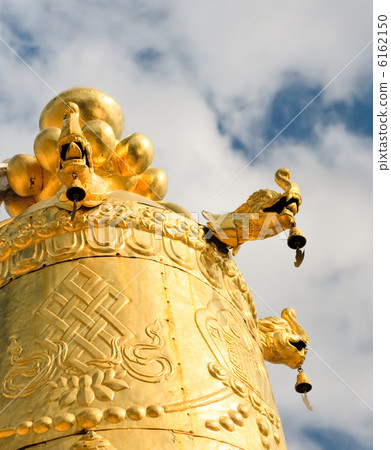 architectural details of songzanlin tibetan monastery, shangri-l 6162150
