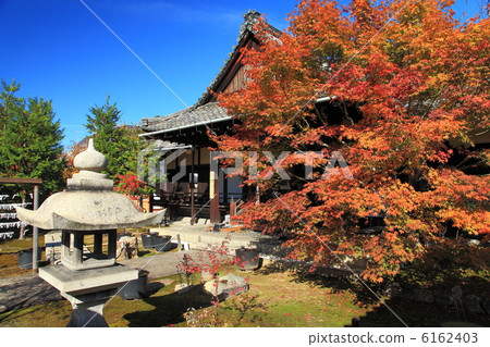 Winsolin Temple in autumn 6162403