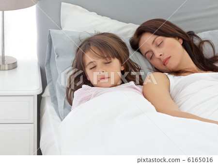 Cute little girl sleeping with her mother in the morning Cute little girl sleeping with her mother in the morning 6165016