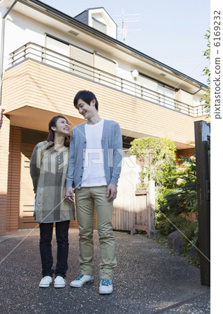 與我的家的年輕夫婦畫象 與我的家的年輕夫婦畫象 6169232